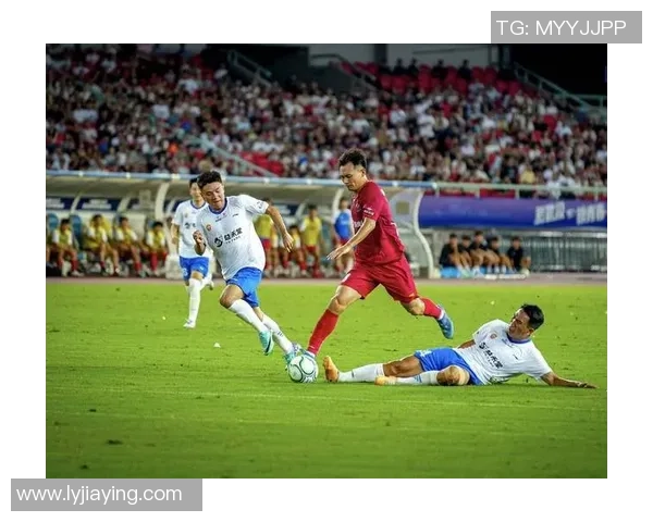 足球巨星与球迷心声对话:探索赛场内外的真实故事与情感交流 足球巨星与球迷心声对话:探索赛场内外的真实故事与情感交流